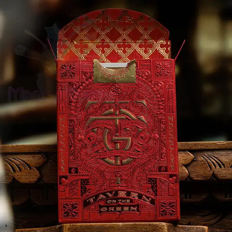 Edle, rotgoldene Spielkarten-Verpackung mit Prägung und goldenen Ornamenten, luxuriöses Design