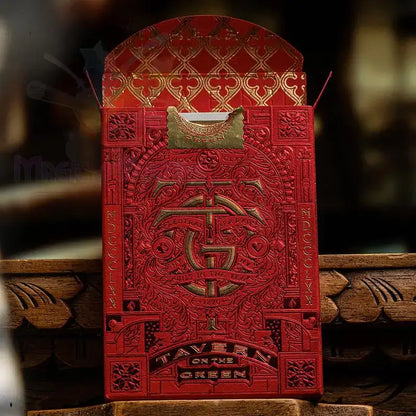 Edle, rotgoldene Spielkarten-Verpackung mit Prägung und goldenen Ornamenten, luxuriöses Design