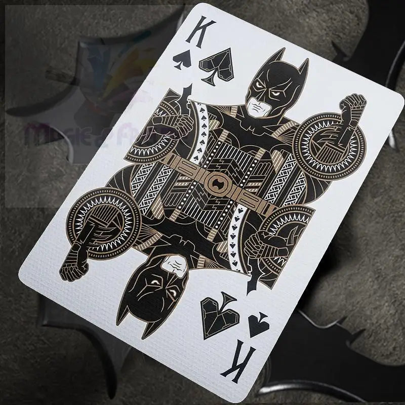 Eine Spielkarte, die Batman als Pik-König zeigt.