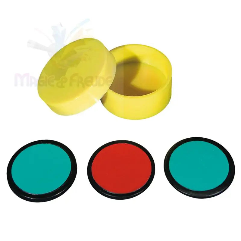 Ein gelber, runder Behälter mit einem Deckel und drei bunten, runden Filtern.