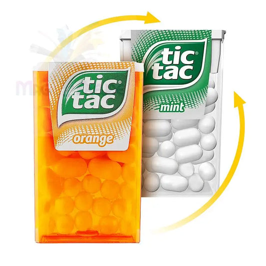 Zwei Dosen Tic Tac Mints, eine mit Orangengeschmack und eine mit Minzgeschmack.