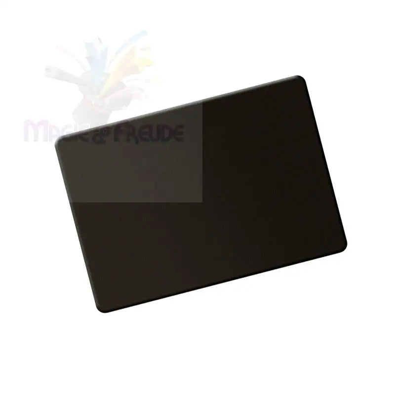 Eine leere, dunkel gefärbte, rechteckige Karte mit abgerundeten Ecken.