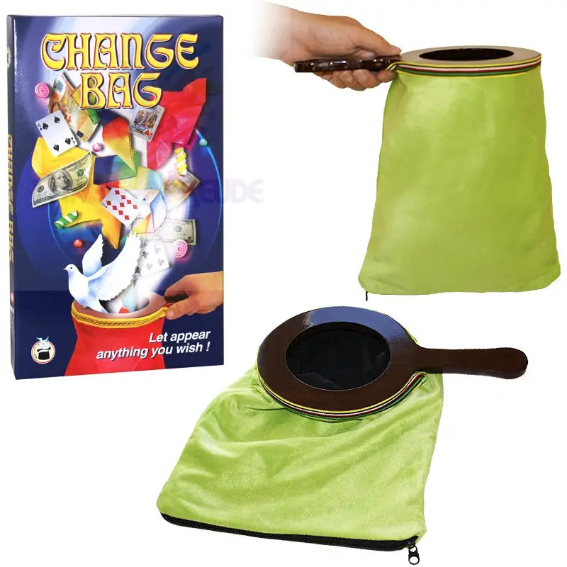 Eine magische Wickeltasche mit einem Holzgriff, die sowohl aufrecht als auch zusammengeklappt gezeigt wird.